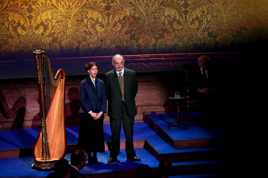 Actors, Áine Ní Laoghaire and Donncha Crowley, recite the Declaration of Independence